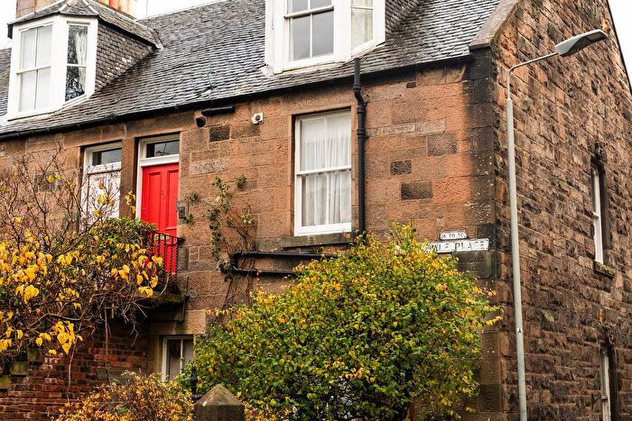 2 Bedroom Flat For Sale In Avondale Place, Edinburgh, EH3