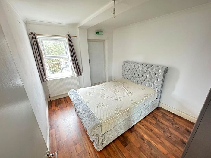 1 Bedroom Flat To Rent In Raven Row, London, E1