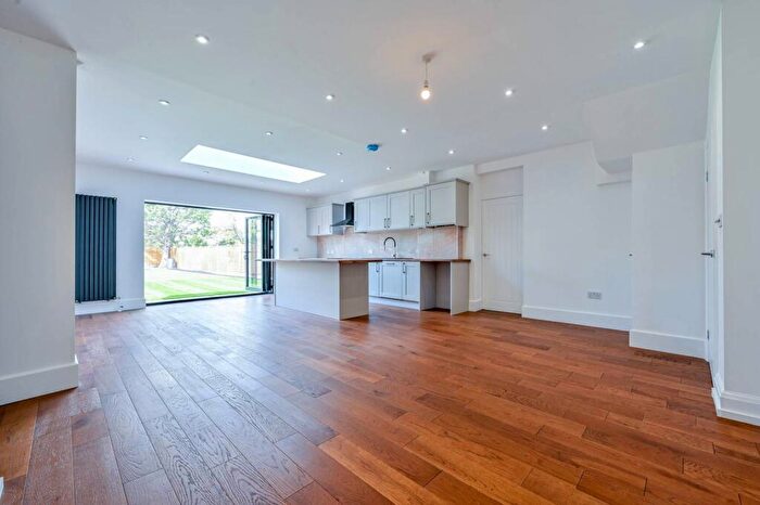 4 Bedroom Semi-Detached House To Rent In Farm Way, Worcester Park, Worcester Park, KT4
