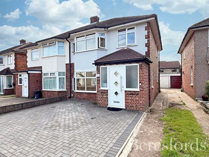 3 Bedroom Semi-Detached House For Sale In Wells Gardens, Rainham, RM13