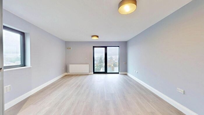 1 Bedroom Flat For Sale In Hanworth Road, Hounslow, TW3