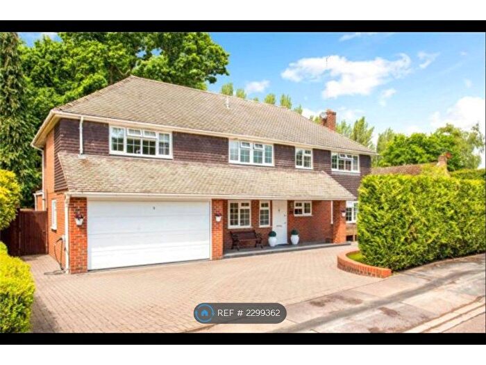 5 Bedroom Detached House To Rent In Wynsham Way, Windlesham, GU20