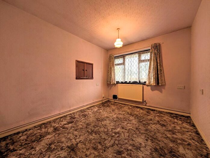 3 Bedroom Bungalow For Sale In Lichfield Close, Farnworth, Bolton, BL4