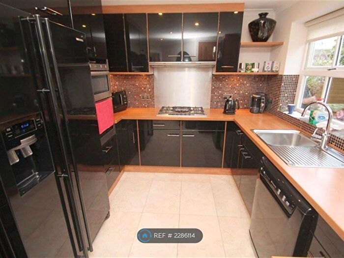 5 Bedroom Detached House To Rent In Portishead Drive, Milton Keynes, MK4