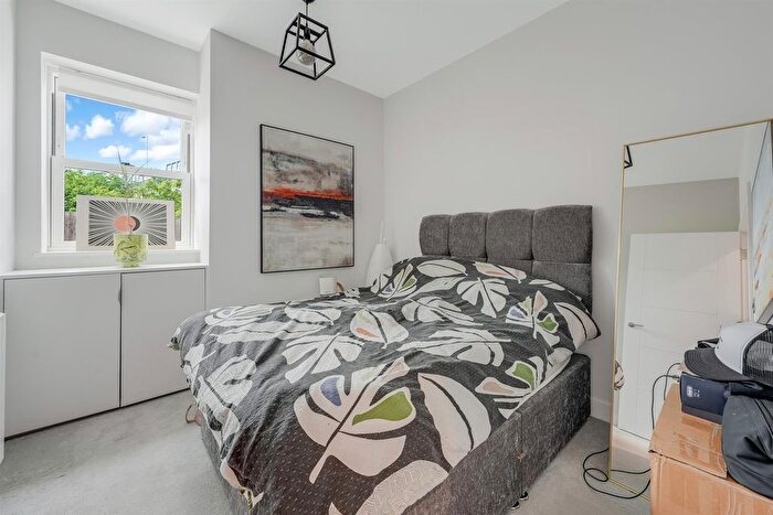 1 Bedroom Flat To Rent In Maybank Road, South Woodford, London, E18
