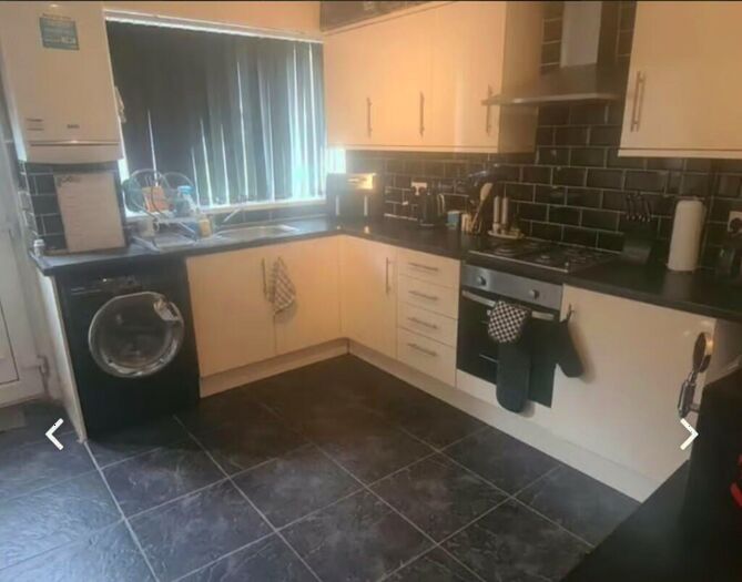 2 Bedroom Terraced House To Rent In Park View Avenue, Leeds, West Yorkshire, LS4