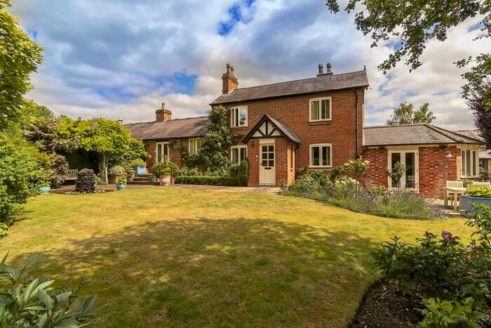 3 Bedroom Country House For Sale In Rosebery Mews, Mentmore, LU7