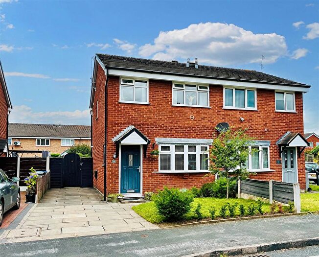 3 Bedroom Semi-Detached House For Sale In Drake Road, Broadheath, Altrincham, WA14