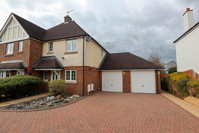 3 Bedroom Semi Detached House To Rent In Banstead, SM7