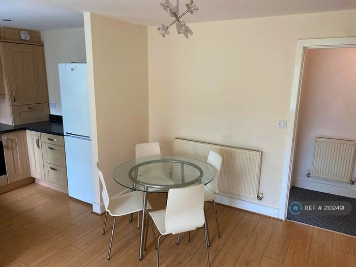 2 Bedroom Flat To Rent In Reed Close, Farnworth, Bolton, BL4