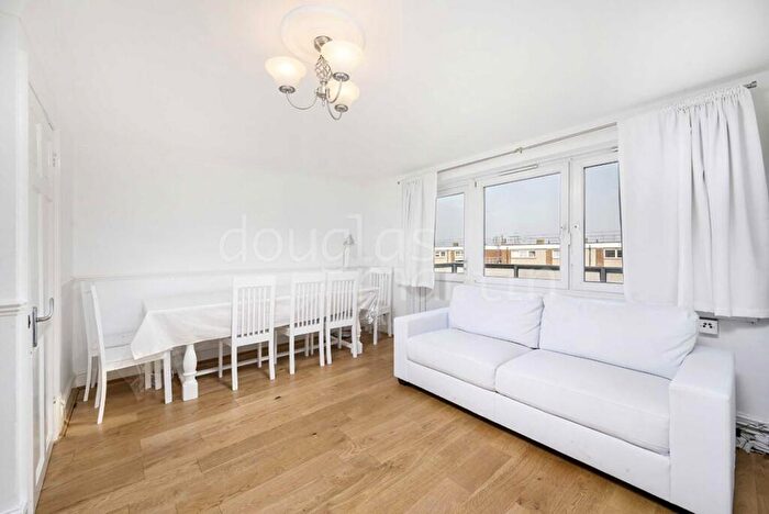 3 Bedroom Flat To Rent In Belle Vue Estate, London, NW4