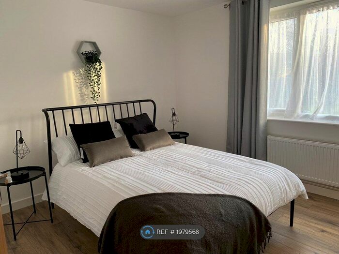 2 Bedroom Flat To Rent In Littlecroft, South Woodham Ferrers, Chelmsford, CM3