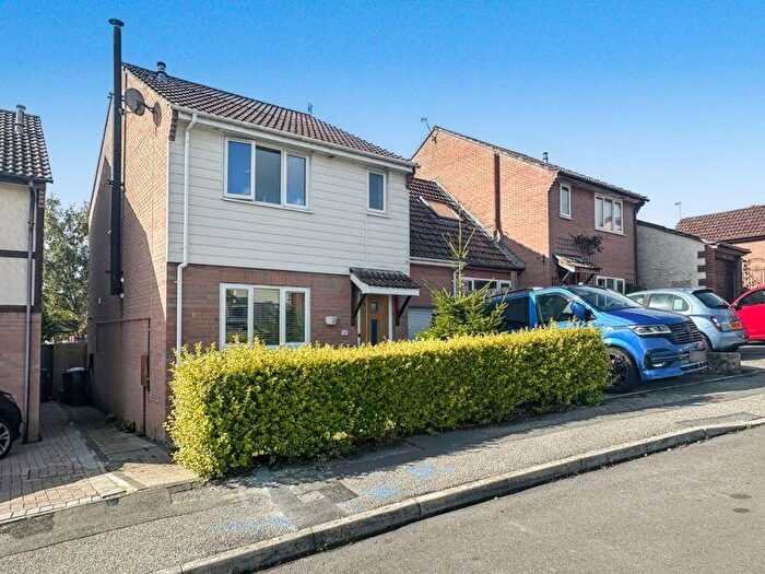 4 Bedroom Link Detached House For Sale In Nightingale Drive, Broadwey, Weymouth, Dorset, DT3