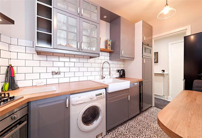2 Bedroom Apartment To Rent In Victoria Crescent Road, Glasgow, Glasgow, G12