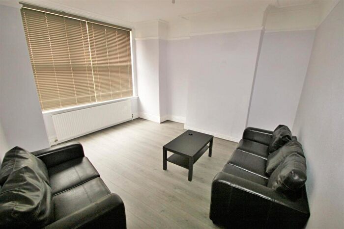 5 Bedroom Terraced House To Rent In Chestnut Avenue, Hyde Park, Leeds, LS6