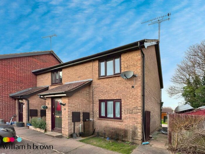 2 Bedroom Apartment To Rent In Gilson Close, Chelmsford, CM2