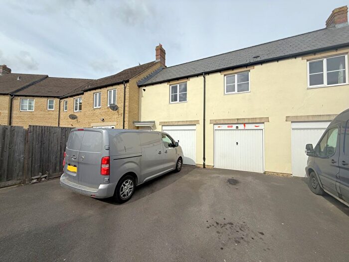 2 Bedroom Property To Rent In Poppy Terrace, Carterton, OX18