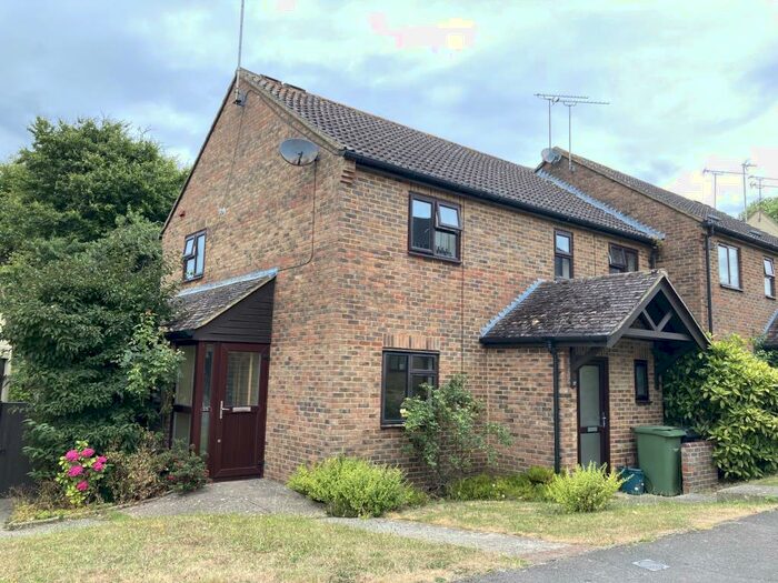 2 Bedroom Apartment To Rent In Meadow Bank, Faringdon, SN7