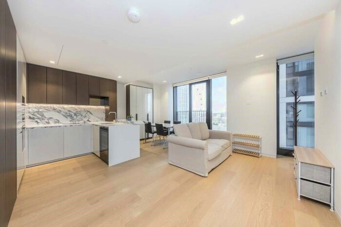 3 Bedroom Flat To Rent In Casson Square, London, SE1