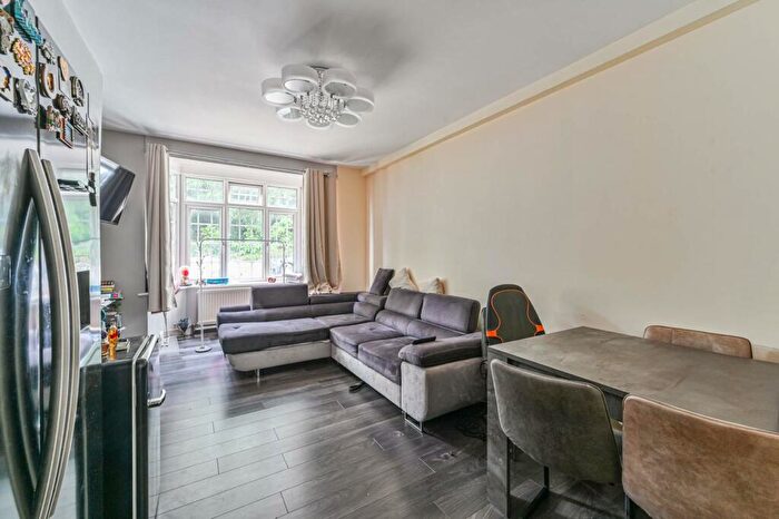 2 Bedroom Flat For Sale In Ethelbert Road, Bromley, BR1