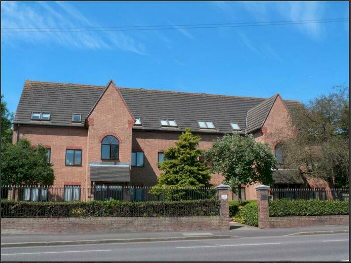 2 Bedroom Flat To Rent In Gubbins Lane, Harold Wood, Romford, RM3