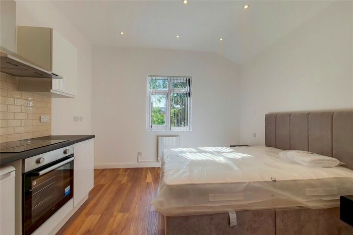 Studio To Rent In Larch Road, Cricklewood, NW2