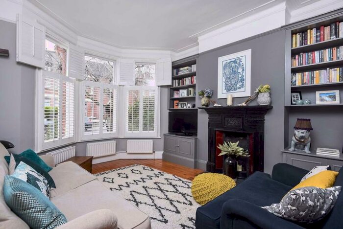 2 Bedroom Flat To Rent In Burnbury Road, Balham, SW12