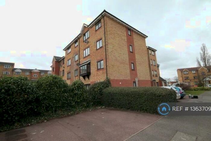 Studio To Rent In Prestatyn Close, Stevenage, SG1