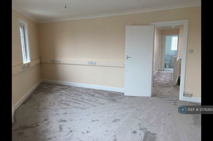 2 Bedroom Maisonette To Rent In Edgware Road, London, NW9