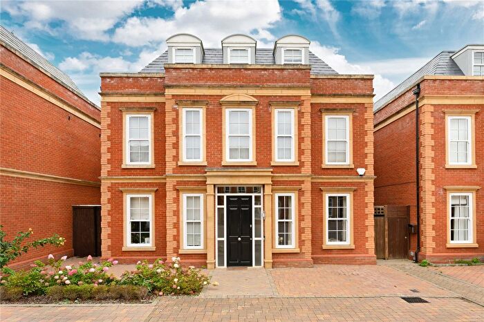 5 Bedroom Detached House To Rent In Pine Lodge Way, Epsom, Surrey, KT19