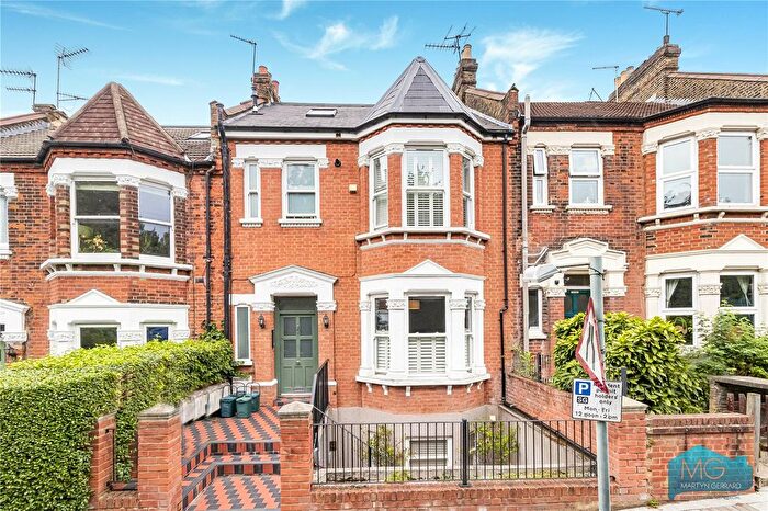 2 Bedroom Flat For Sale In Denton Road, Crouch End, London, N8