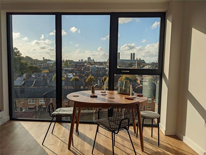 2 Bedroom Flat To Rent In Hawthorne Crescent, London, SE10