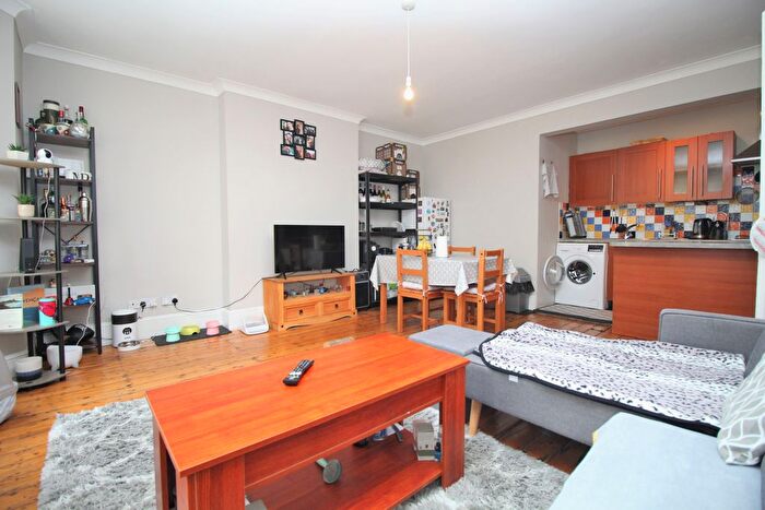 2 Bedroom Flat For Sale In Tisbury Road, Hove, BN3