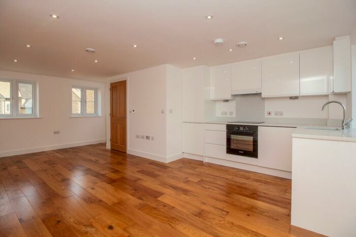 3 Bedroom Apartment To Rent In Shipton Road, Woodstock, OX20