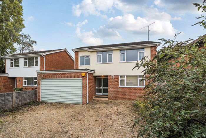 4 Bedroom Detached House For Sale In Belle Avenue, Reading, Berkshire, RG6