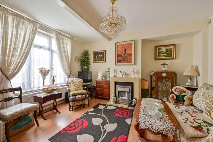 3 Bedroom Semi-Detached House For Sale In Central Road, Morden, SM4