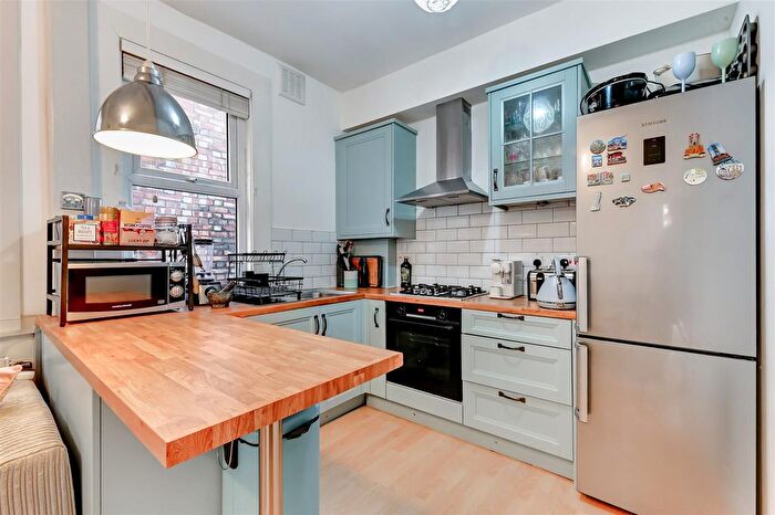 1 Bedroom Flat For Sale In Robinson Road, Tooting, SW17