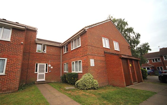 2 Bedroom Flat For Sale In Conway Gardens, Grays, Essex, RM17