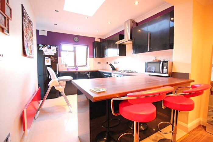 2 Bedroom Property To Rent In Garrick Close, London, W5