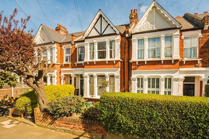 3 Bedroom Maisonette For Sale In Maldon Road, Acton, W3
