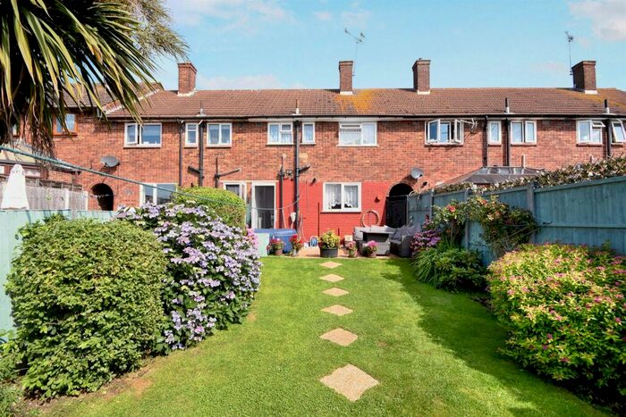 3 Bedroom Terraced House For Sale In Appleby Drive, Romford, RM3
