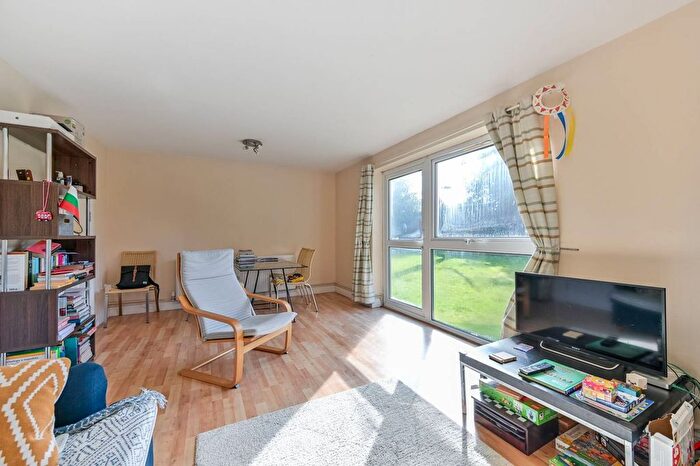 2 Bedroom Flat To Rent In Cross Deep, Twickenham, TW1