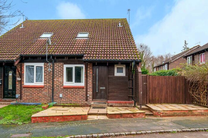 1 Bedroom House To Rent In Willowmead Close Woking, GU21