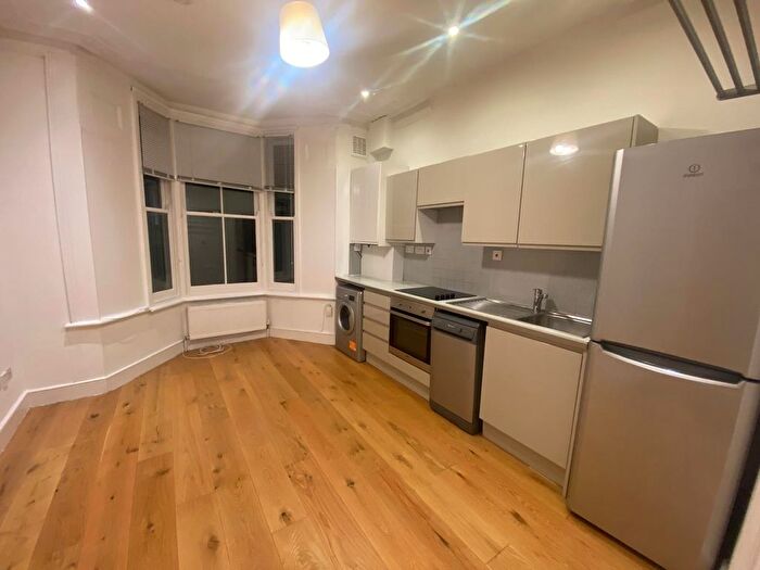 2 Bedroom Flat To Rent In Clonbrock Road, London, N16