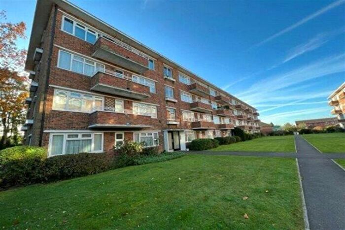 1 Bedroom Apartment To Rent In Hatherley Mansions, Shirley Road, SO15