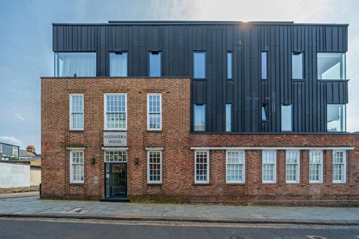 1 Bedroom Flat To Rent In Oldham Terrace, Acton, W3