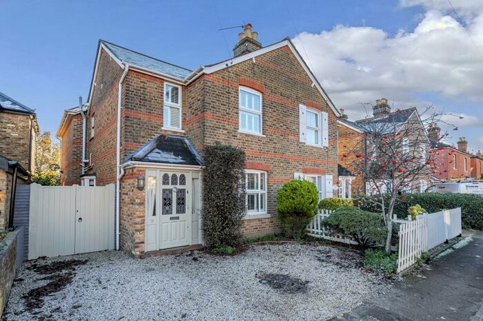 3 Bedroom Semi-Detached House To Rent In Maidenhead, Berkshire, SL6