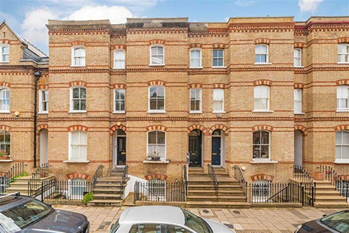 3 Bedroom Flat For Sale In Ravensdon Street, Kennington, SE11