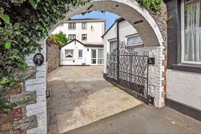 3 Bedroom Flat For Sale In York Road, Torquay, TQ1