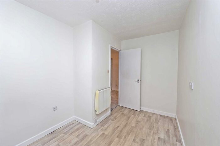 1 Bedroom Studio For Sale In Betjeman Court, Bentinck Road, Yiewsley, West Drayton, UB7